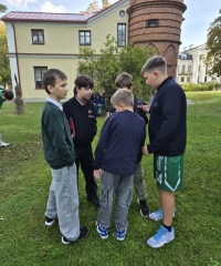 10754
